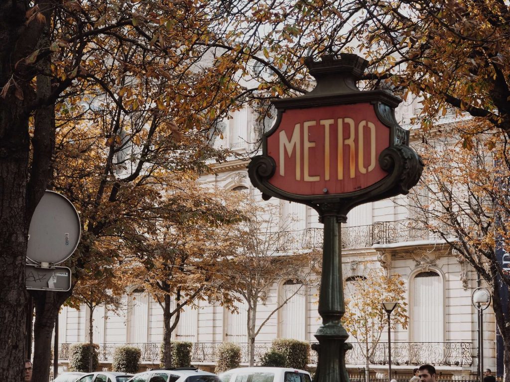 Metro sign in Paris